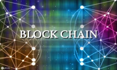 人民币数字货币，即数字人民币（Digital Currency Electronic Payment, DCEP），是由中国人民银行发行的一种法定数字货币。它是人民币的数字化形式，旨在提供一种新的支付方式，以适应日益数字化的经济环境。数字人民币是中央银行直接发行的，因此其价值与法定人民币一一对应，具有与传统货币相同的法律地位。

数字人民币的特点包括：

1. **法定性**：数字人民币是国家法定货币，可以用于商品交易、服务支付等各种经济活动。
   
2. **可控匿名性**：用户在使用数字人民币支付时，可以享受一定程度的匿名性，既保护了用户隐私，又在必要的情况下，能够进行资金追踪。

3. **安全性**：数字人民币采用了多种密码学和信息安全技术，以确保交易的安全和用户的资产安全。

4. **高效性**：数字人民币的交易速度比传统银行转账更快速，有助于提升支付和交易的效率。

5. **可编程性**：数字人民币可以通过编程实现特定的使用场景，例如在特定条件下释放资金，或限制资金的使用项目。

6. **推动金融普惠**：通过数字化支付手段，数字人民币可以更好地服务于没有银行账户的群体，使其更便捷地参与经济活动。

总体来说，数字人民币不仅是金融科技发展的一部分，也是国家金融体系现代化的重要措施。
